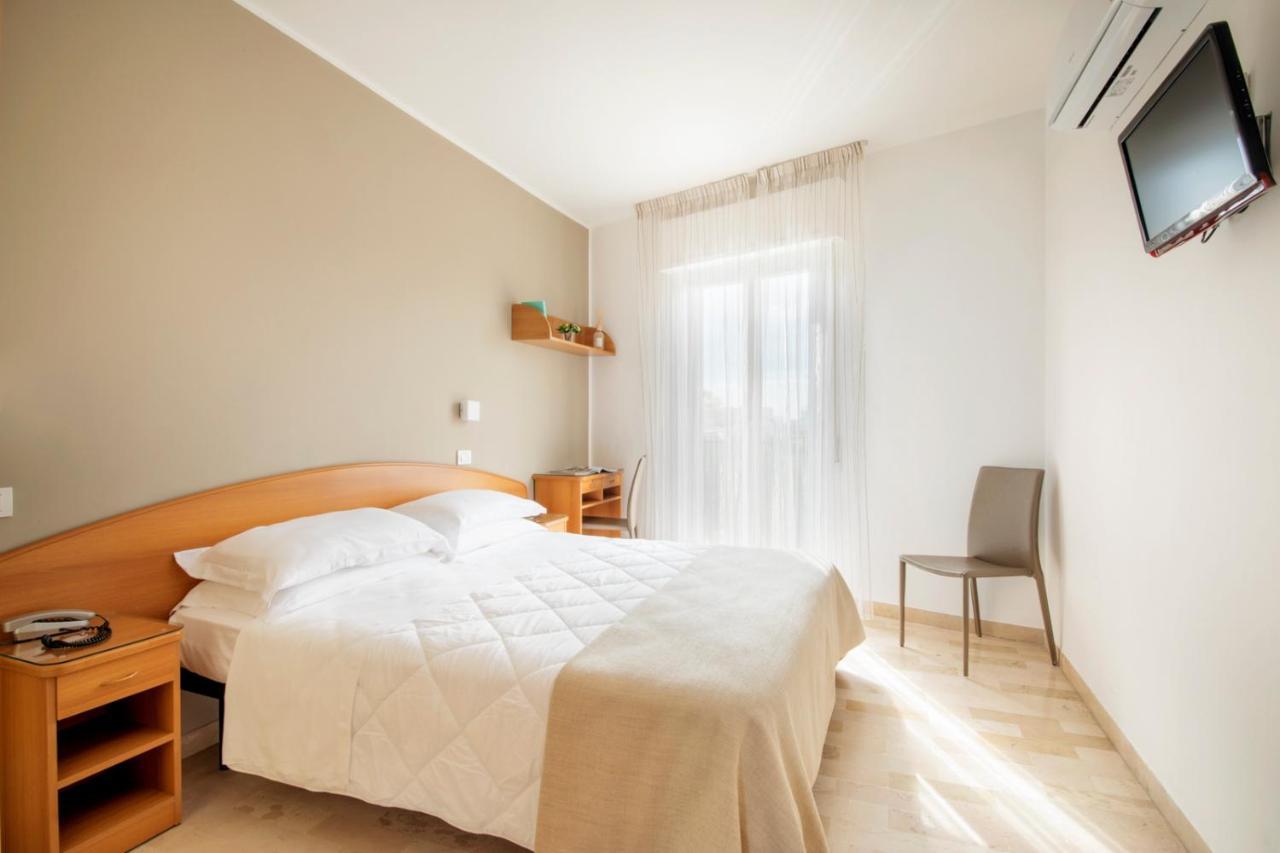 Hotel Bernard San Benedetto del Tronto Extérieur photo