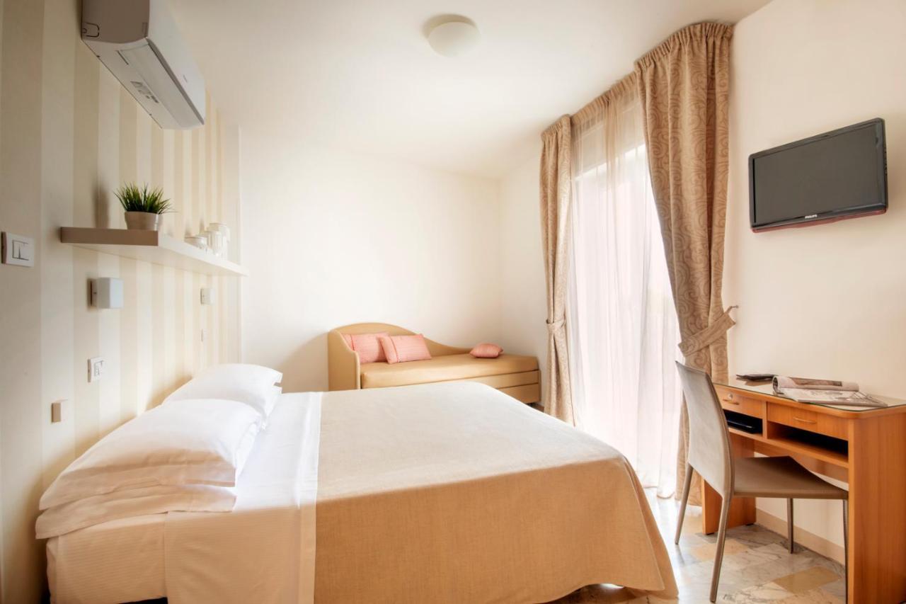 Hotel Bernard San Benedetto del Tronto Extérieur photo